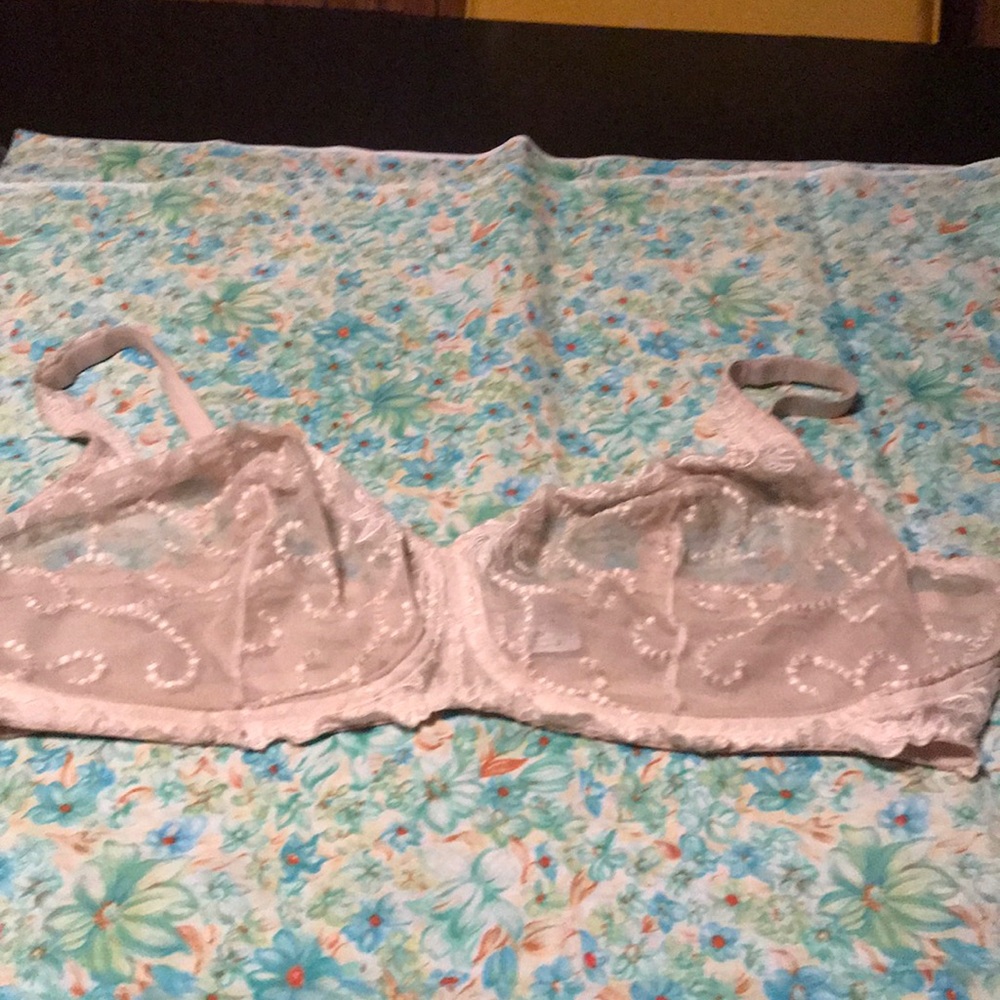 Beautiful cream lunaire bra (48DDD)